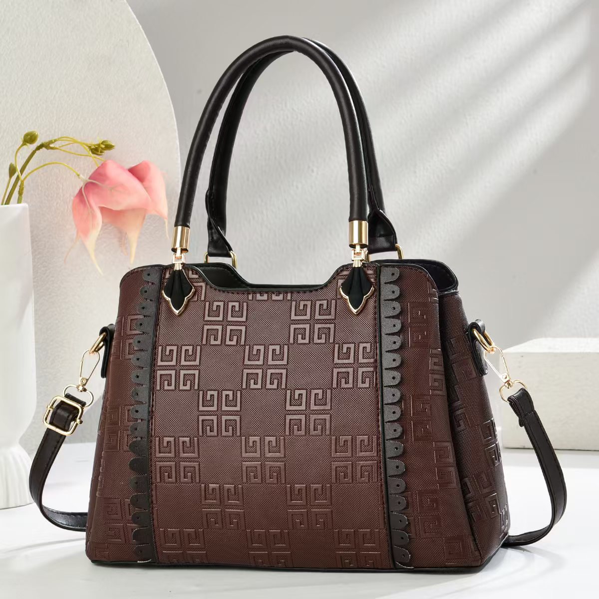2025 Women's single-shoulder handbag embossed commuter crossbody bag manufacturer in stock wholesale high appearance level and elegant single-shoulder bag Specification drawing