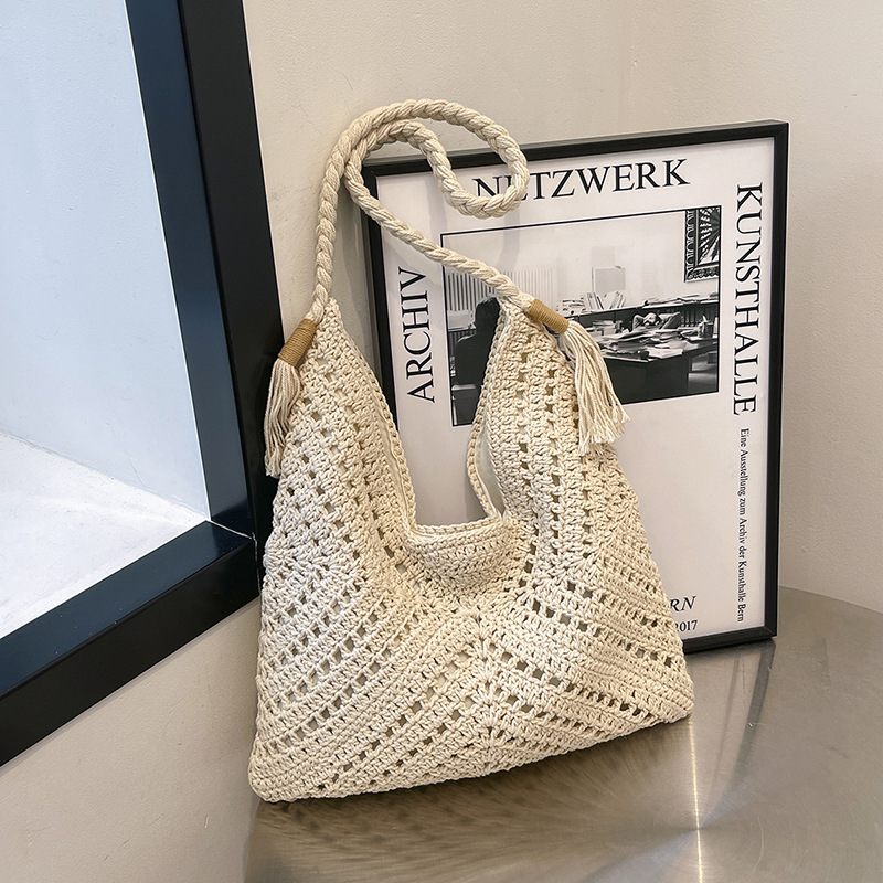 Retro large-capacity vacation single-shoulder beach straw woven bag, Bohemian-style woven women's bag 2025, seaside cutout bag details Picture