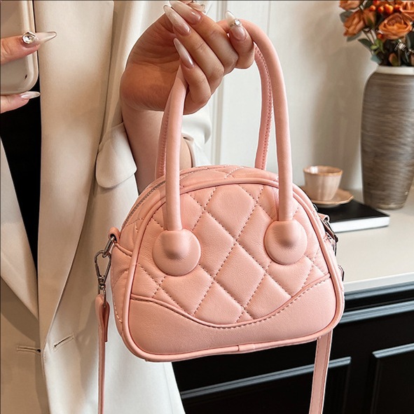 Trendy and fashionable diamond-shaped hand-held bowling bag for women 2025 new style casual, versatile and stylish commuting single-shoulder crossbody bag full figure