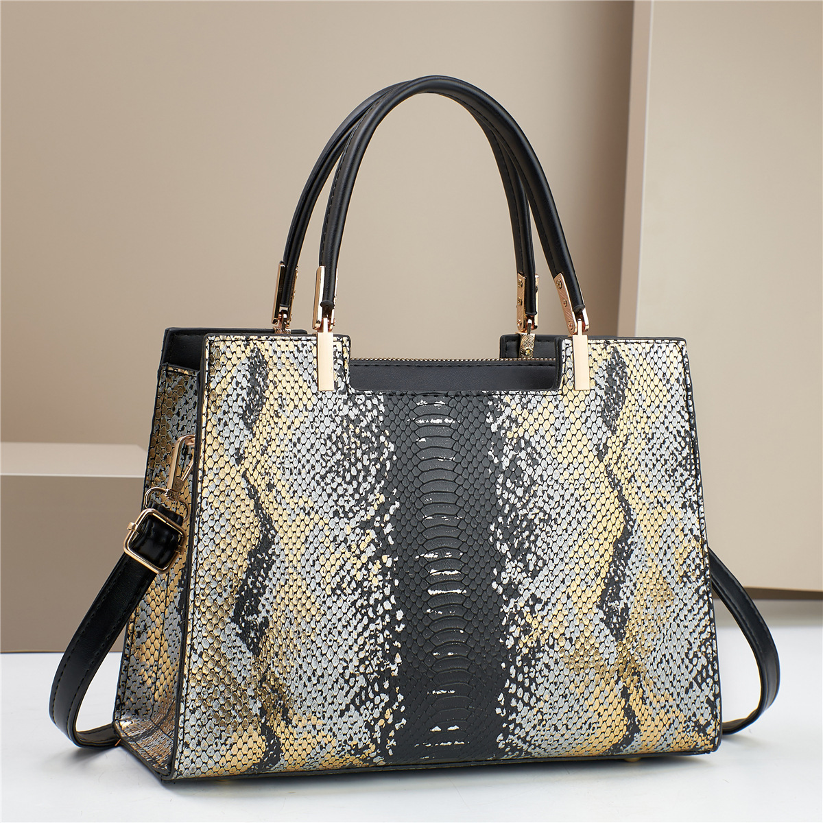A new high-capacity single-shoulder crossbody bag with snake pattern for women in 2024, a fashionable and high-quality product for foreign trade Specification drawing