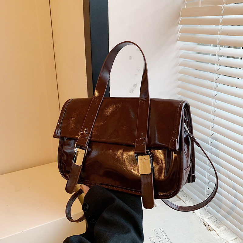 Large-capacity bag, retro and versatile underarm bag, 2024 new casual single-shoulder crossbody bag, hand-carry commuter messenger bag details Picture