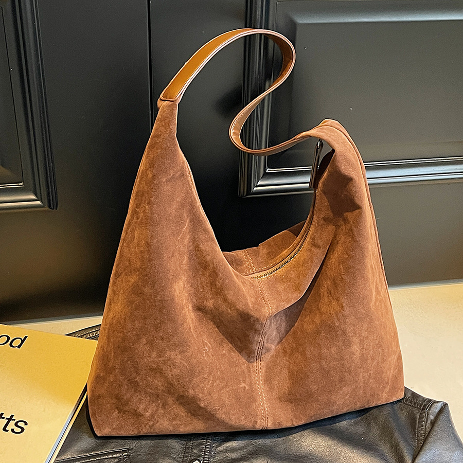 Casual soft leather large-capacity bag for women, 2024 new suede single-shoulder bag, fashionable tote bag, trendy and versatile bucket bag full figure