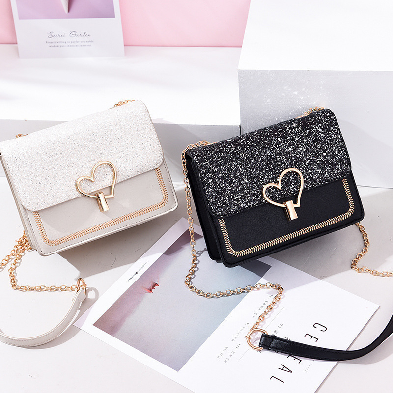 The 2022 new trendy Korean-style chain fashion shiny leather small square bag is chic and stylish. It's a single-shoulder crossbody bag Specification drawing