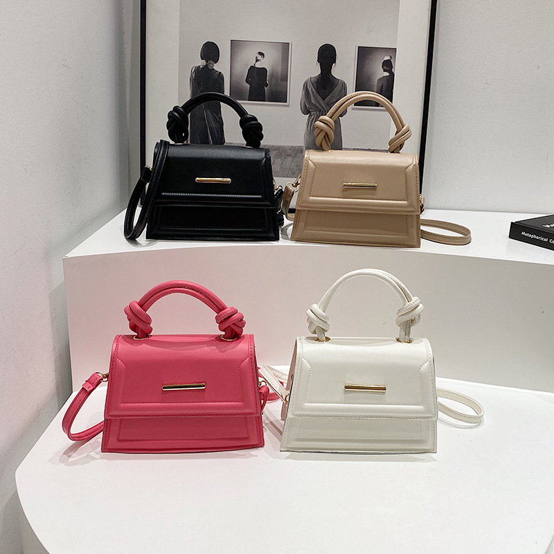New simple crossbody bag for women's handbags, solid color, fresh and stylish texture, commuting single-shoulder small square bag Application Scenario