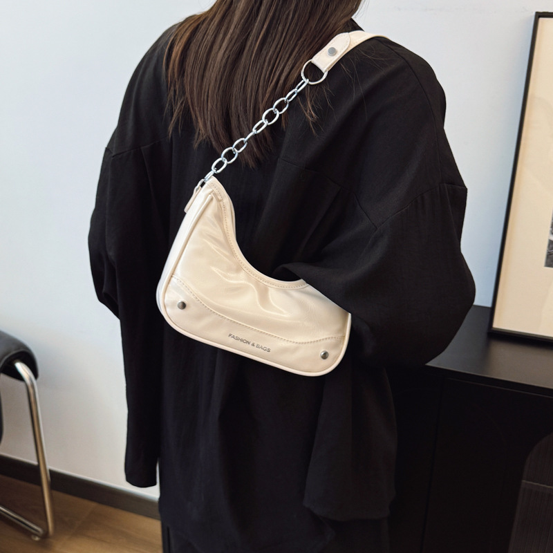 A niche hand-held underarm bag for women in summer, 2025 new silver bag, fashionable chain single-shoulder crossbody bag Specification drawing