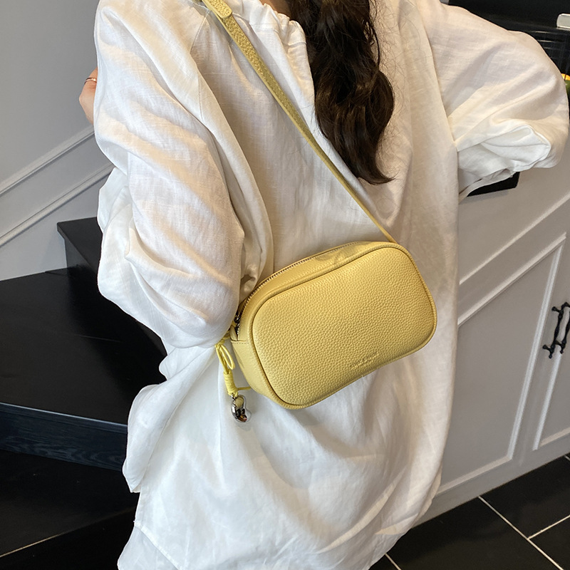 Solid color lychee pattern simple pillow bag for women, new Spring/Summer 2025, stylish, versatile and high-end single-shoulder crossbody bag details Picture