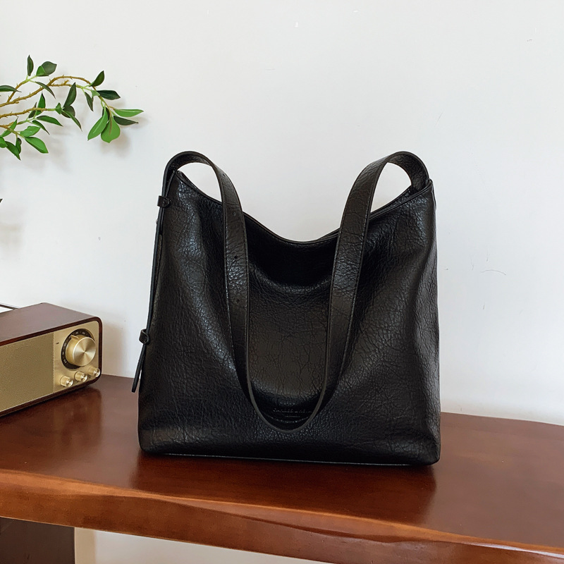 This year's popular bags include casual, niche underarm bags, simple and fashionable crossbody bags for women at work, and soft leather tote bags Specification drawing