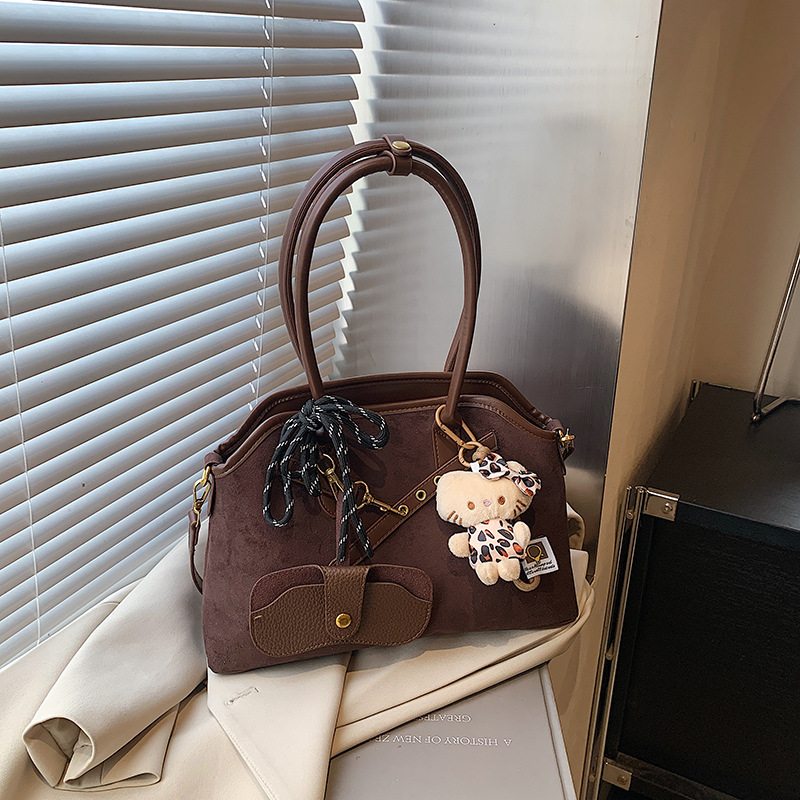 A niche design retro matte tote bag for women, a new 2024 fashionable and individual leopard print hand-held crossbody briefcase details Picture