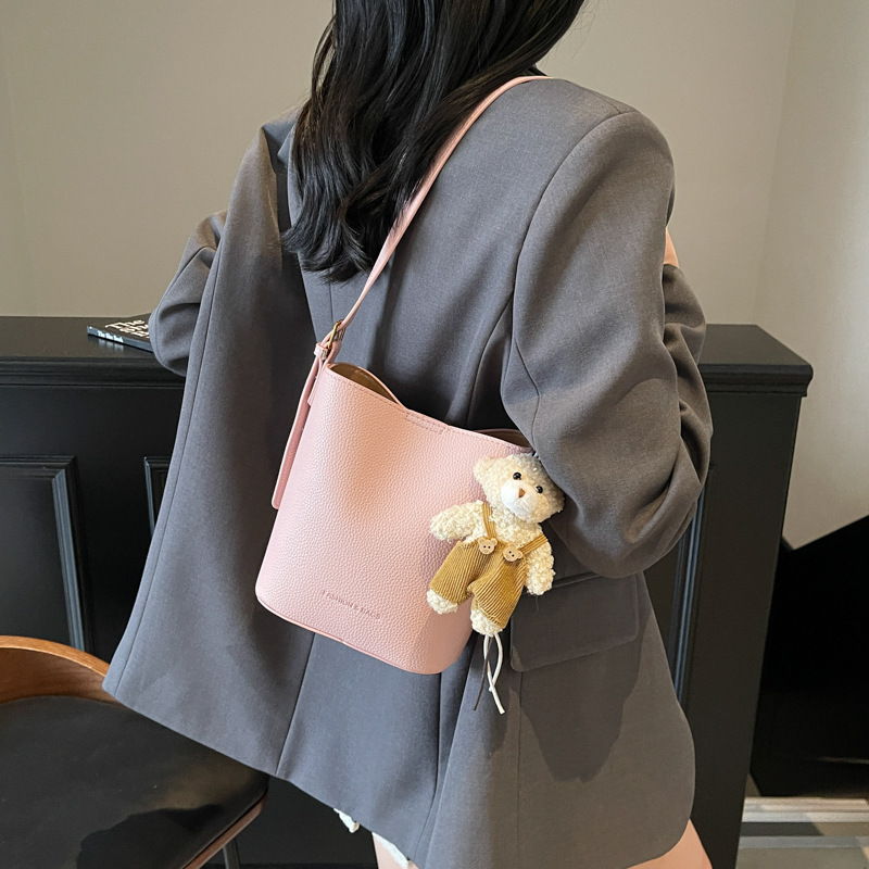 A simple and sophisticated trendy bucket bag for women, a new summer 2025 fashion and casual single-shoulder bag, a versatile crossbody bag for commuting Specification drawing