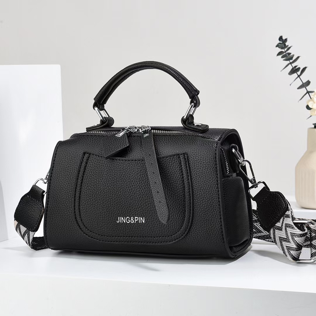 Wholesale of new solid-color women's bags for foreign trade in 2024, fashionable and trendy single-shoulder, crossbody, hand-held pillow small bags from the manufacturer details Picture
