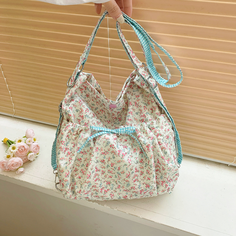 This summer floral print, stylish, lightweight, fresh and cute single-shoulder bag is a beautiful, casual and practical tote bag full figure