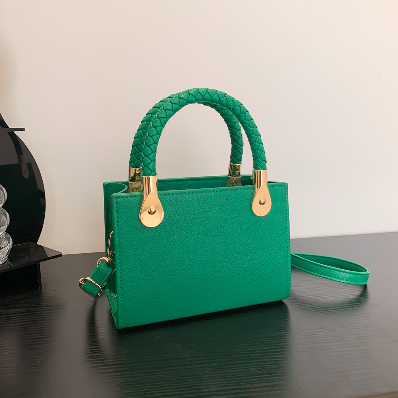 Trendy, fashionable and high-quality handbag for women 2023 spring Korean version, a new solid color casual single-shoulder crossbody bag full figure