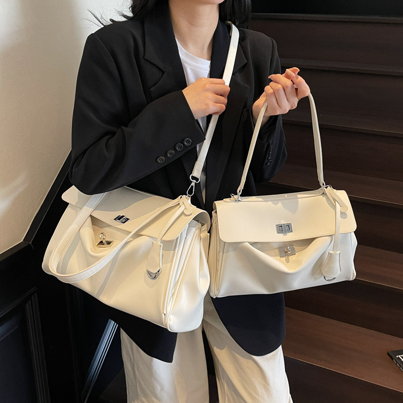 A light luxury style, a versatile handbag for women in 2025, a new fashionable soft leather single-shoulder underarm bag, a commuting crossbody platinum bag full figure