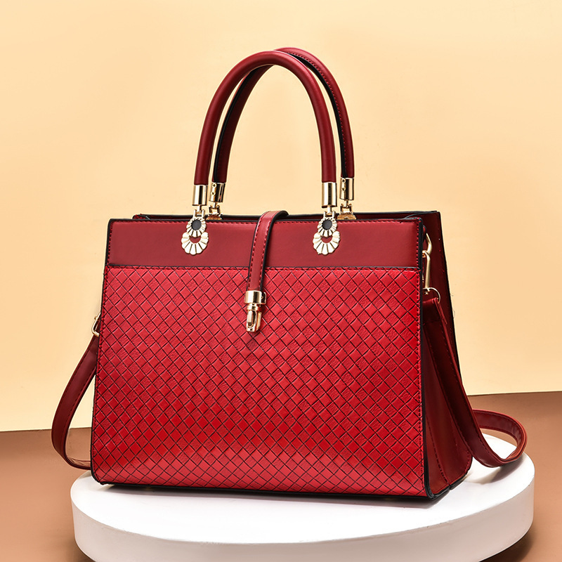 2022 new style of woven hand-held women's bag, retro, simple, elegant and individual, single-shoulder crossbody women's bag, Korean style, trendy and fashionable details Picture