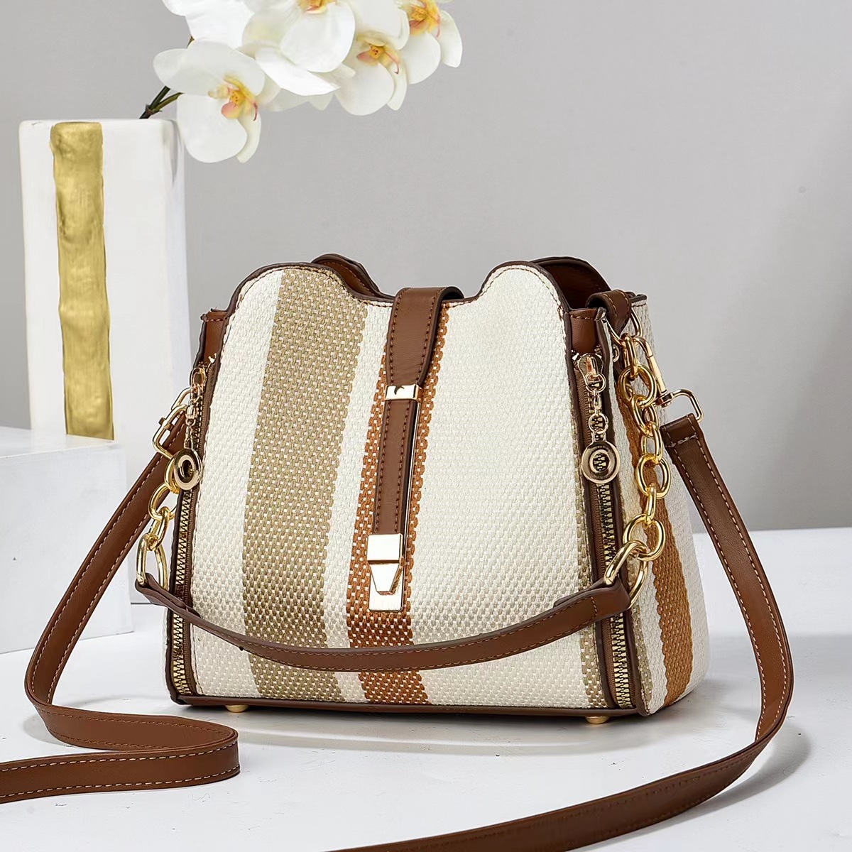Bag Girl 2024 New style fashionable bucket bag for women, summer versatile crossbody bag, student hand-held shoulder bag delivery service Specification drawing