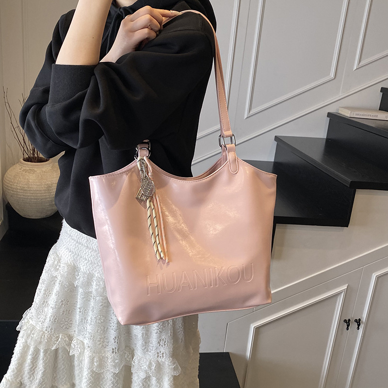 Korean style, high-end texture, large-capacity tote bag for women, new Spring/Summer 2025, versatile for work and commuting single-shoulder bag details Picture