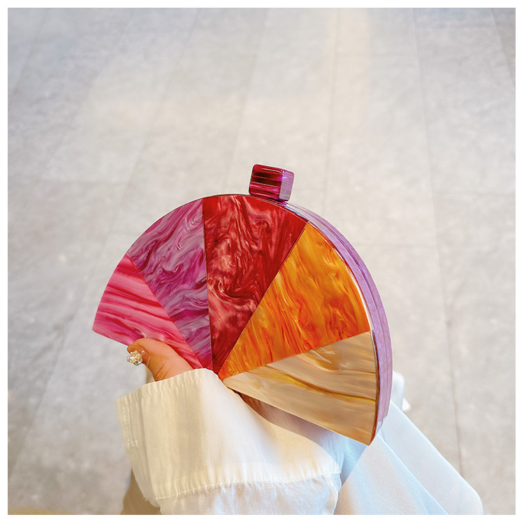 A new European and American style spliced color-blocking crossbody bag, a semi-circular acrylic bag, a fashionable wedding and dinner clutch Specification drawing