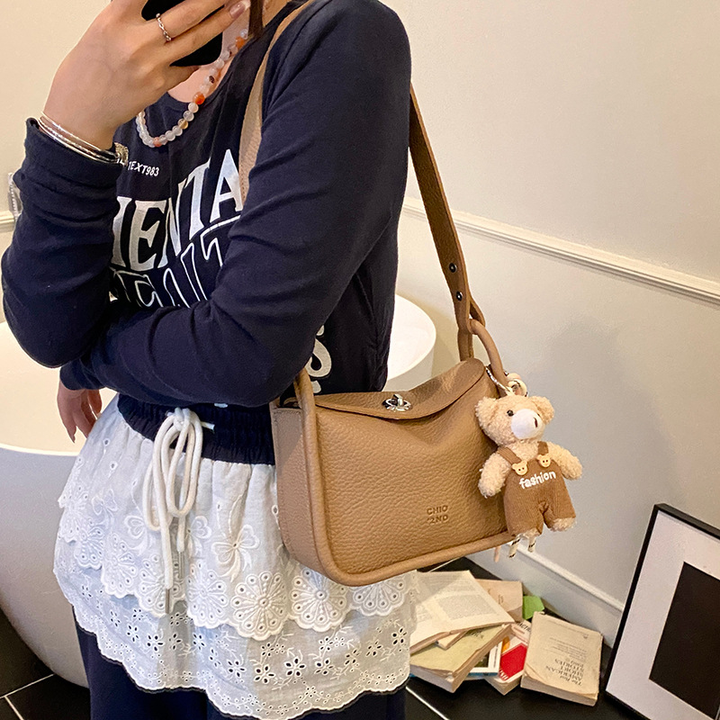 A fashionable and trendy underarm bag for women, a new summer 2025 style, with a lychee pattern, versatile and high-end single-shoulder crossbody bag Specification drawing