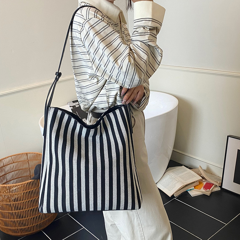 Relaxed striped canvas bucket bag for women 2025 new style, fashionable commuting underarm bag, fashionable large-capacity single-shoulder bag Specification drawing