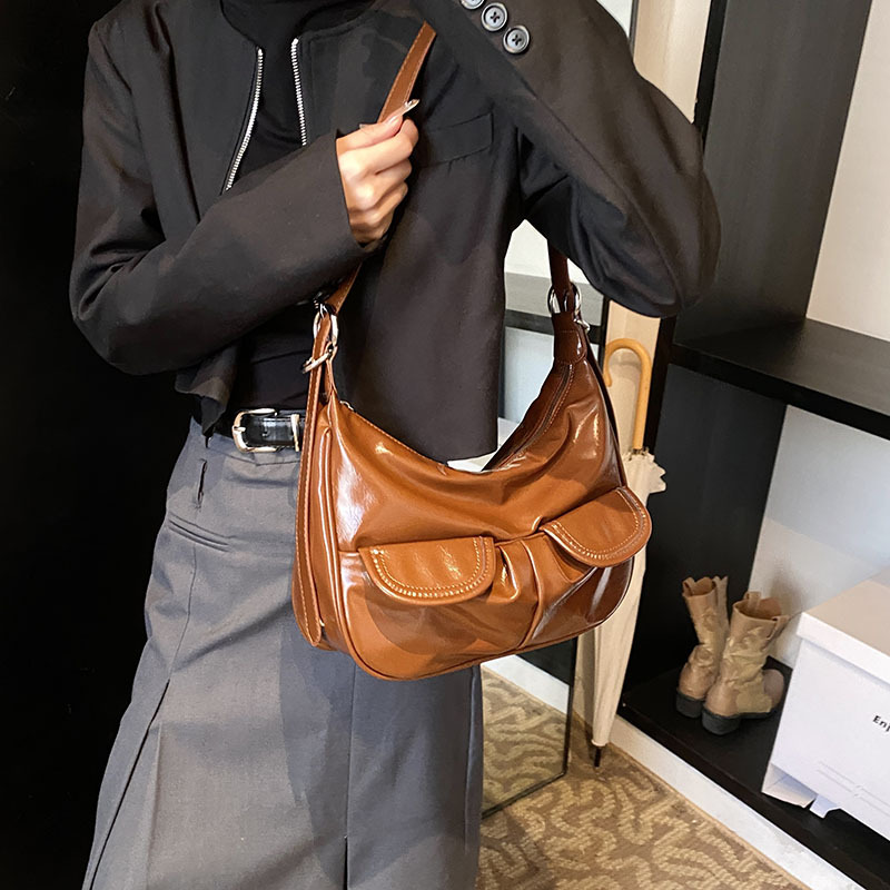 Maillard vintage underarm bag, single-shoulder bag, 2025 new style casual and versatile commuter women's bag, large capacity crossbody bag Application Scenario