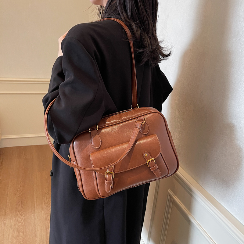 Retro backpack, messenger bag, Japanese business trip briefcase, versatile campus commuting bag, single-shoulder multi-purpose backpack Application Scenario