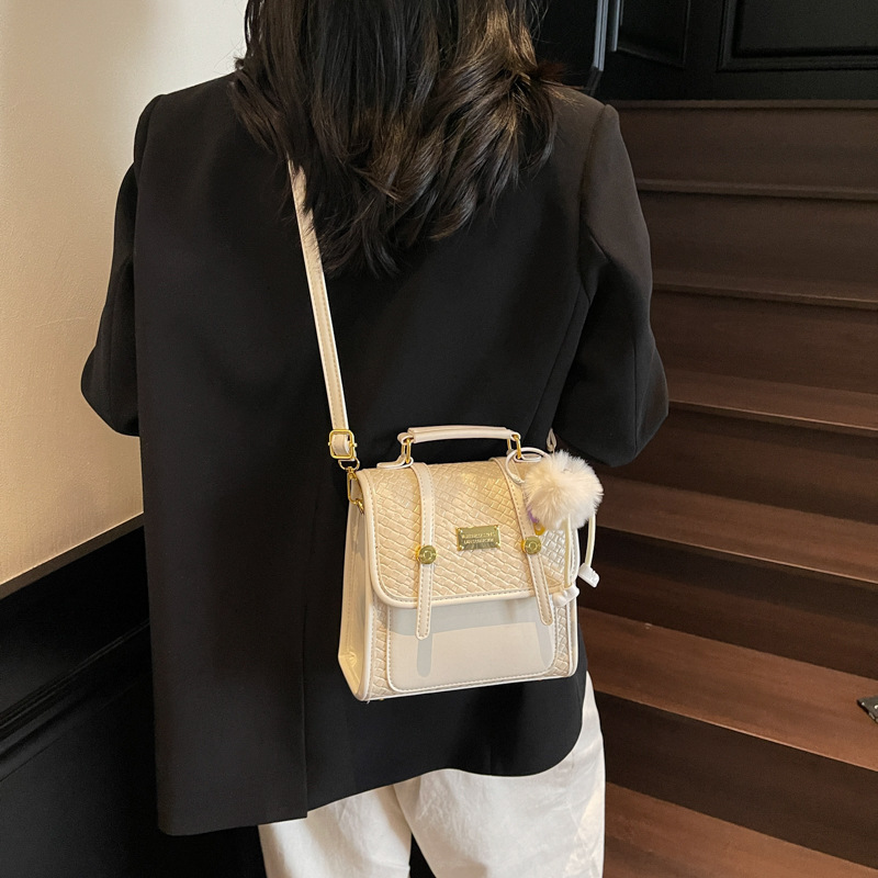 The 2025 new style of stylish and versatile casual backpack exudes a sense of sophistication and fashion for women. It's a simple and trendy backpack for going out Application Scenario
