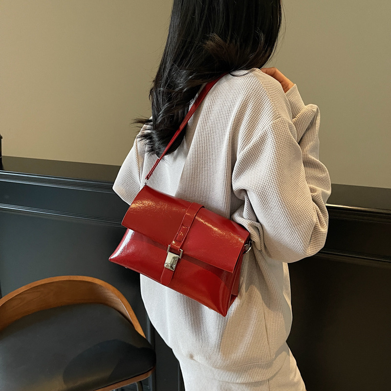 2025 New niche and simple single-shoulder underarm bag, women's retro hand-held messenger bag, casual crossbody small square bag details Picture