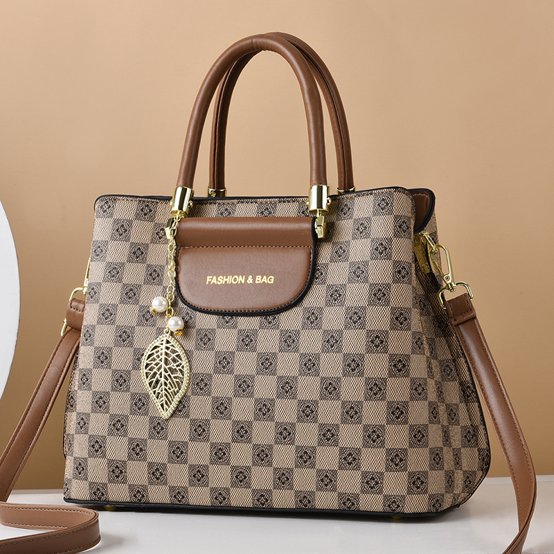 New popular women's handbag 2022, printed fashion, large capacity handbag, trendy and versatile, single-shoulder crossbody bag Application Scenario