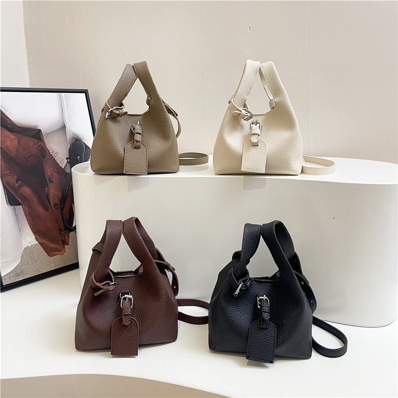 Cross-border retro texture handbag for women 2025 Spring New style, fashionable and simple bucket bag, versatile crossbody bag Application Scenario