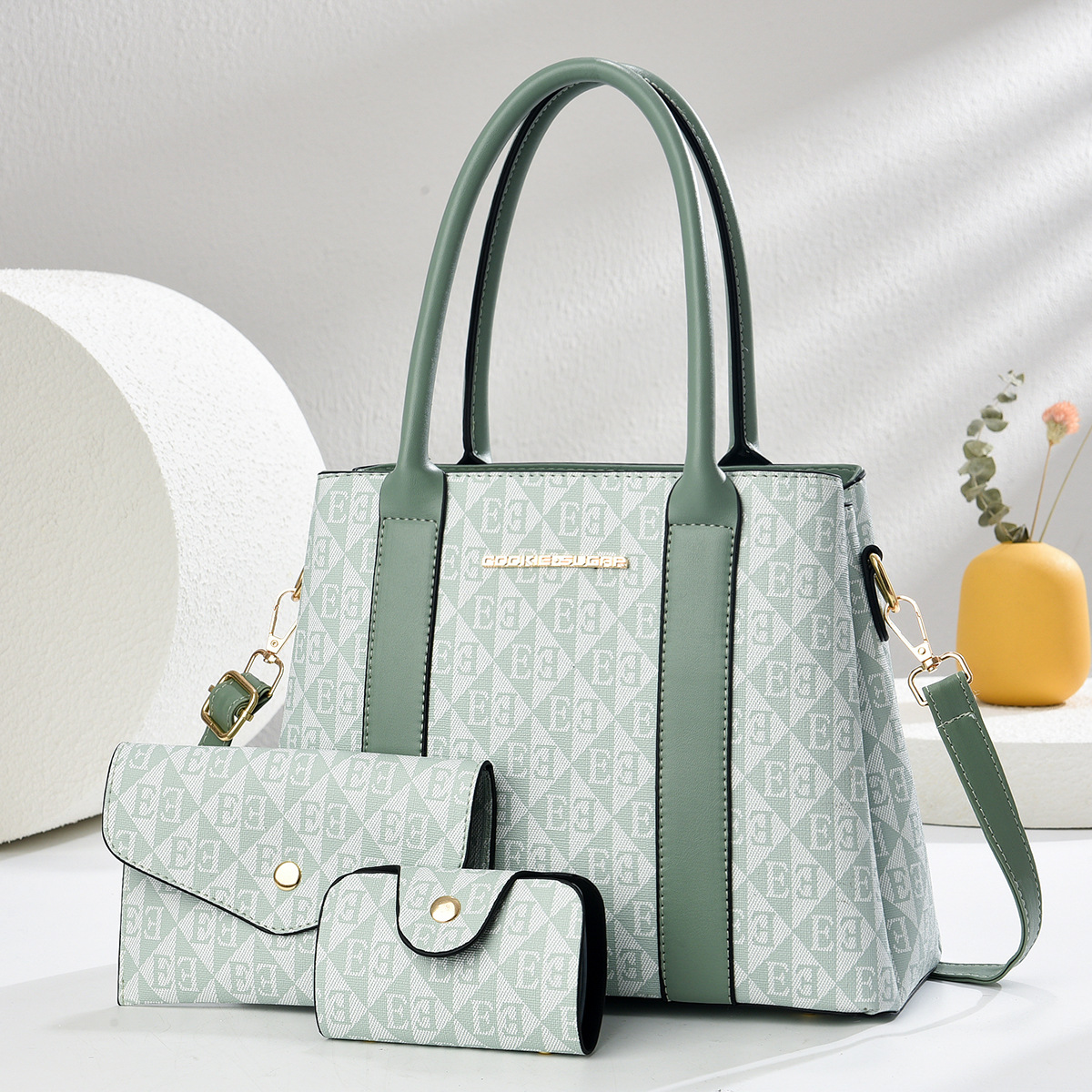 The 2025 new style of European and American retro large-capacity handbag is a light luxury casual women's printed single-shoulder crossbody tote bag trend details Picture
