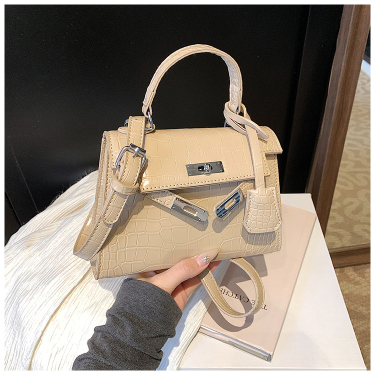 The high-end Kelly bag for women 2025 is a new fashion and casual single-shoulder bag with a niche design and a trendy crossbody bag for women full figure