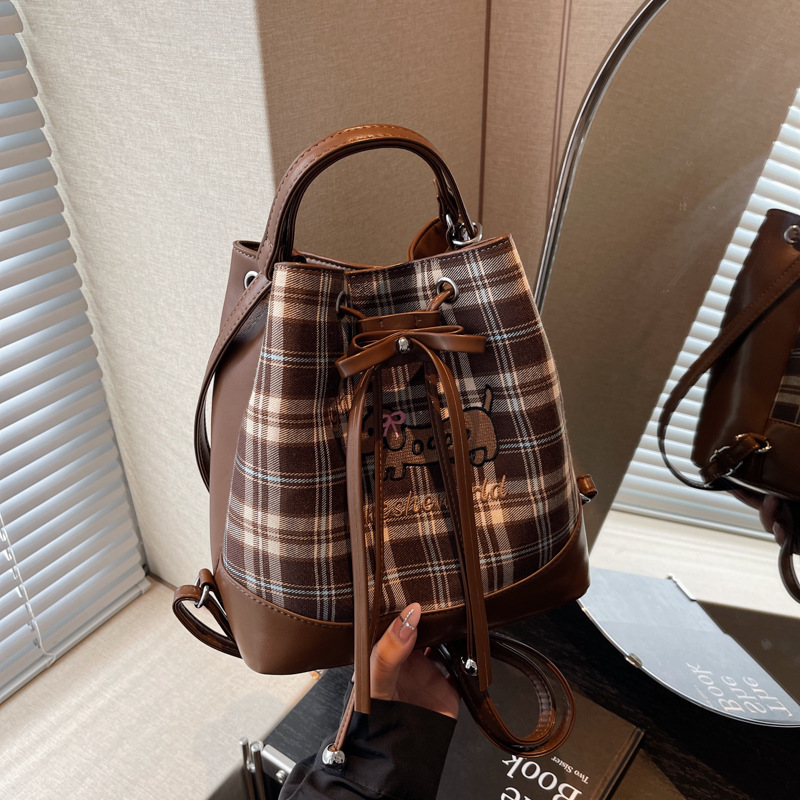 The checked Dachshund bag is a new 2024 trendy school-style backpack for women, featuring a large capacity and a single shoulder bucket Specification drawing