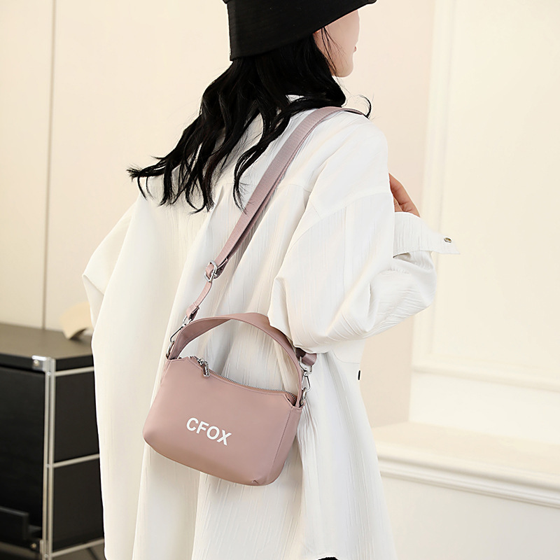 Colorful Fox's new Korean version women's single-shoulder bag, mini, simple and large-capacity makeup bag, handbag and crossbody bag Specification drawing