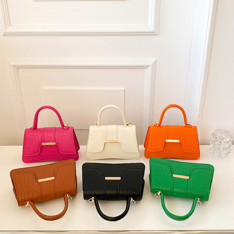 The 2023 Spring fashion trend of women's bags: Versatile and simple, crocodile-patterned single-shoulder, crossbody handbags for commuting full figure