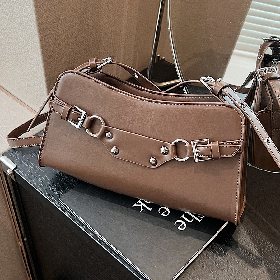 French niche design single-shoulder underarm bag 2024 retro fashion new hot girl high-end quality crossbody motorcycle bag full figure