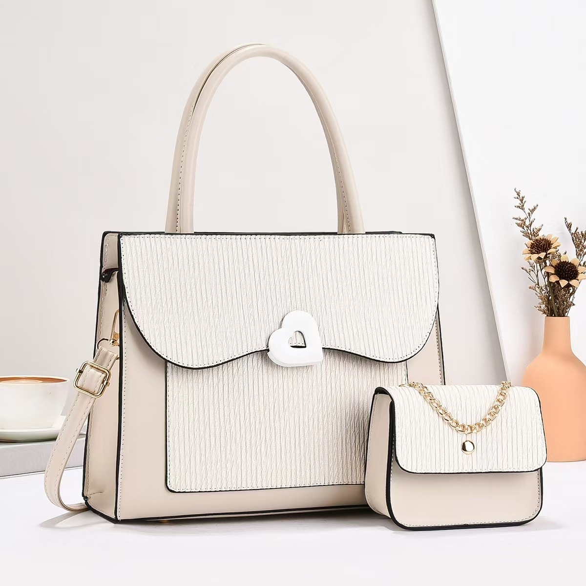 Mother and child bag, handbag, commuter single-shoulder crossbody bag, cross-border bag, new women's large-capacity tote, mom's fashionable bag Application Scenario