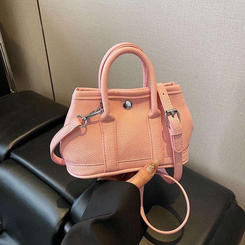 Fashionable, simple and stylish mobile phone bag for women 2025 new stylish handbag, trendy and versatile, casual single-shoulder crossbody bag Application Scenario