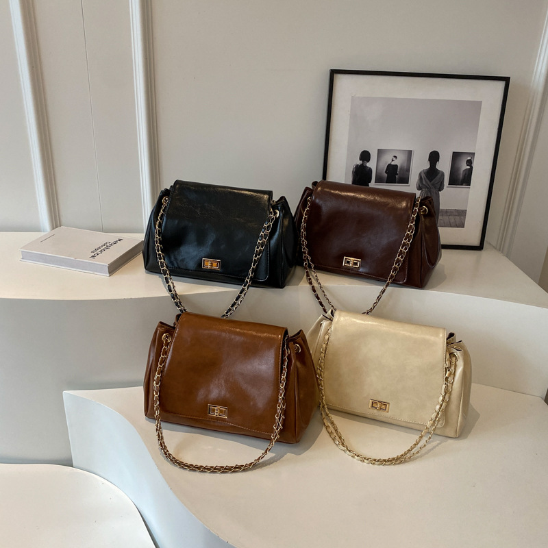 Retro soft pu large-capacity underarm tote bag for women 2023 autumn/winter, versatile and simple chain single-shoulder crossbody bag full figure