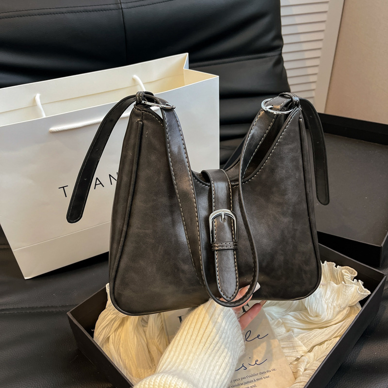 The 2024 new large-capacity underarm bucket bag is a versatile and high-end retro single-shoulder crossbody bag for women details Picture