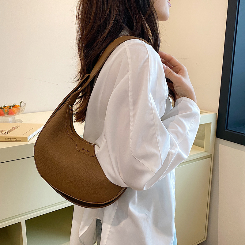 Factory-customized cross-border bestseller niche hand-carried dumpling bag, new retro and versatile single-shoulder armpit bag, crossbody women's bag Application Scenario