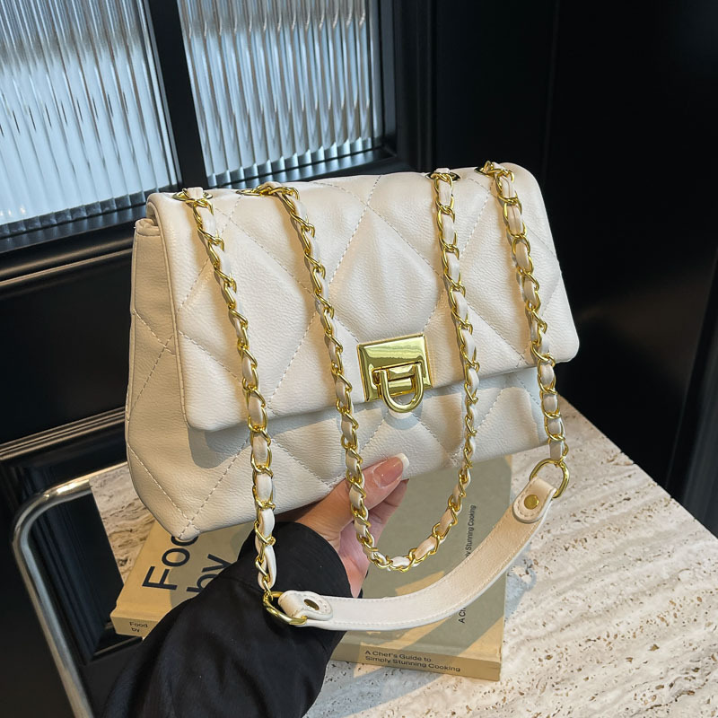 High-end diamond-shaped chain bag for women, 2025 new fashion single-shoulder wandering bag, Korean-style casual and versatile crossbody bag full figure