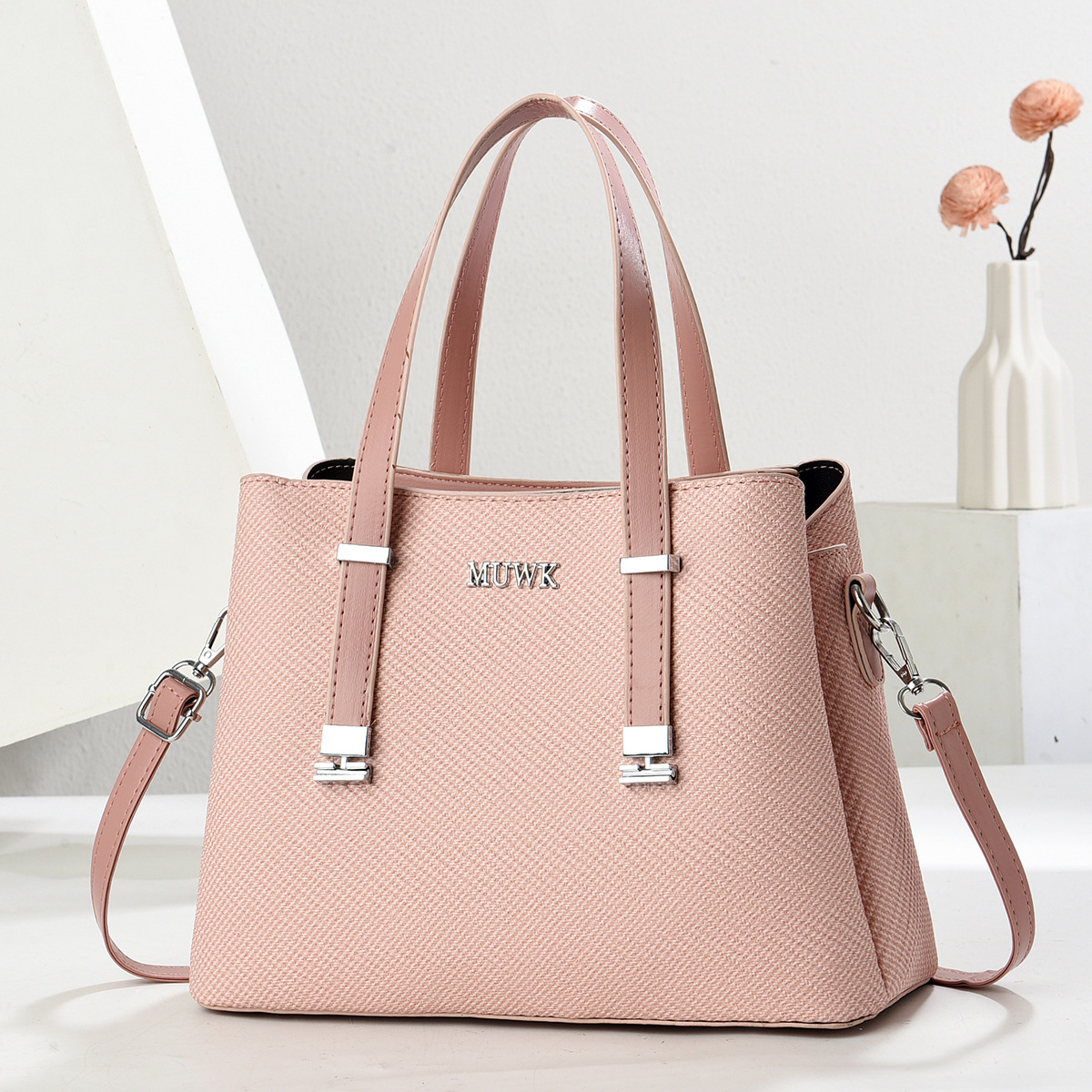 New fashionable hand-held women's bag from the manufacturer for foreign trade, simple and trendy Korean-style crossbody bag, high-end quality single-shoulder bag for women Application Scenario