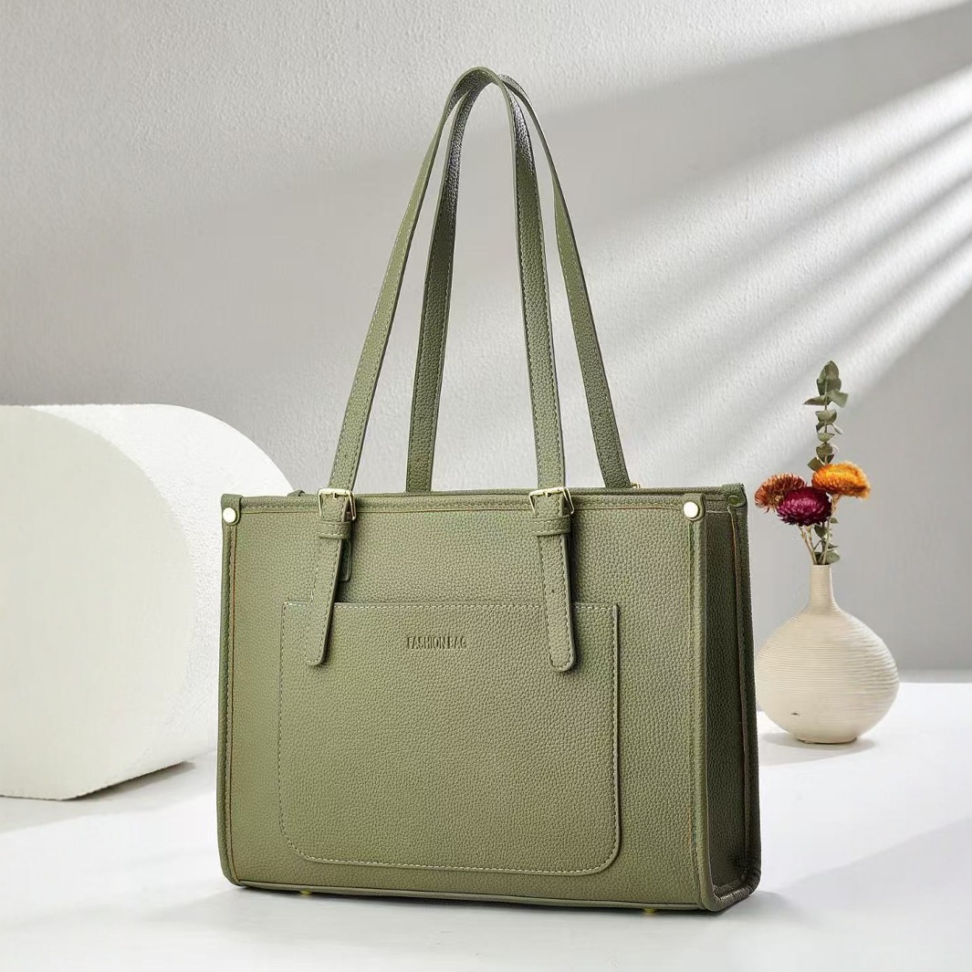 High-end retro versatile tote bag 2025 new style light luxury trendy shoulder bag Square envelope messenger bag Application Scenario