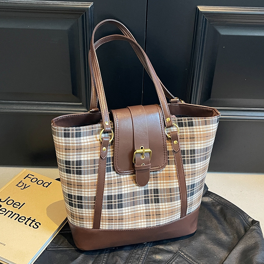 Large-capacity commuter tote bag for women's casual 2024 new versatile single-shoulder shopping bag, trendy and fashionable backpack full figure