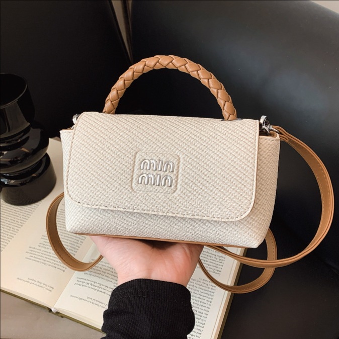 The 2025 new soft-faced solid color handbag is a high-end casual women's shoulder bag with a versatile and simple style for commuting full figure