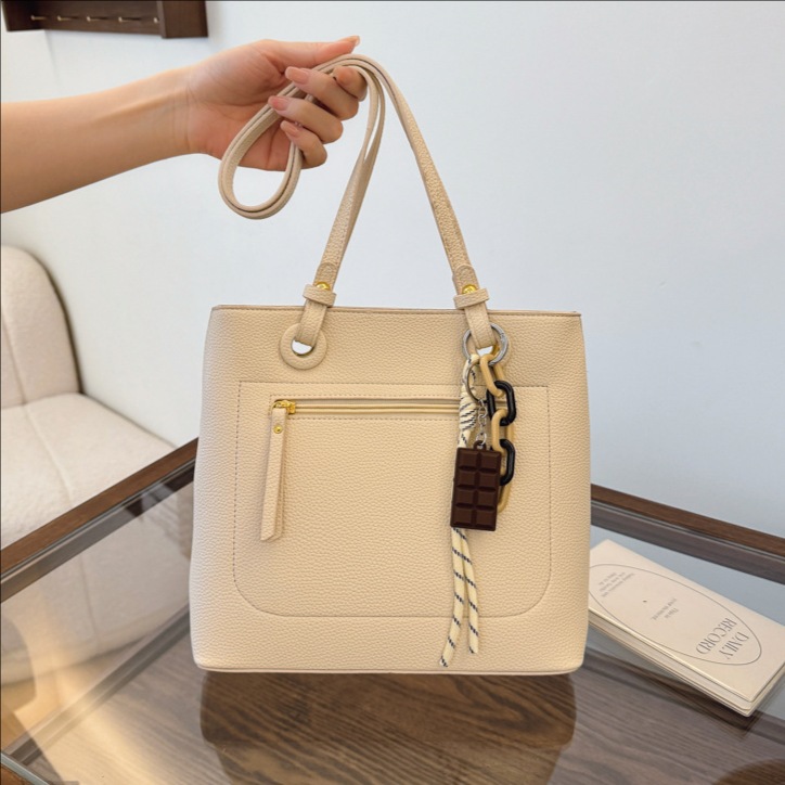 The 2025 new high-end quality, trendy and stylish hand-held bucket bag features a niche design, is fashionable and simple, and is a casual single-shoulder bag full figure