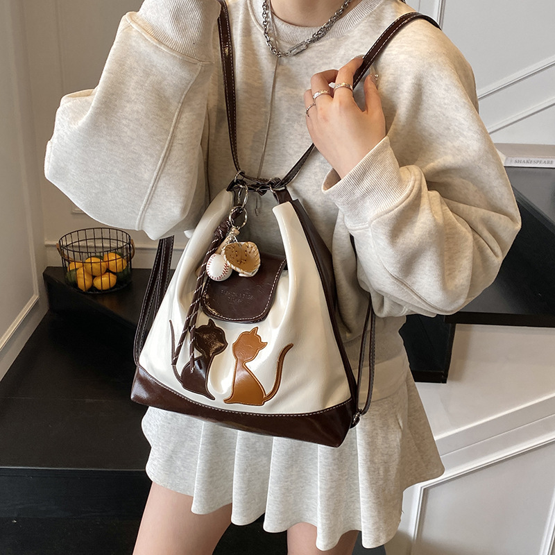 The new women's 2025 large-capacity backpack is a multi-functional and versatile single-shoulder tote bag for commuting to school and work details Picture