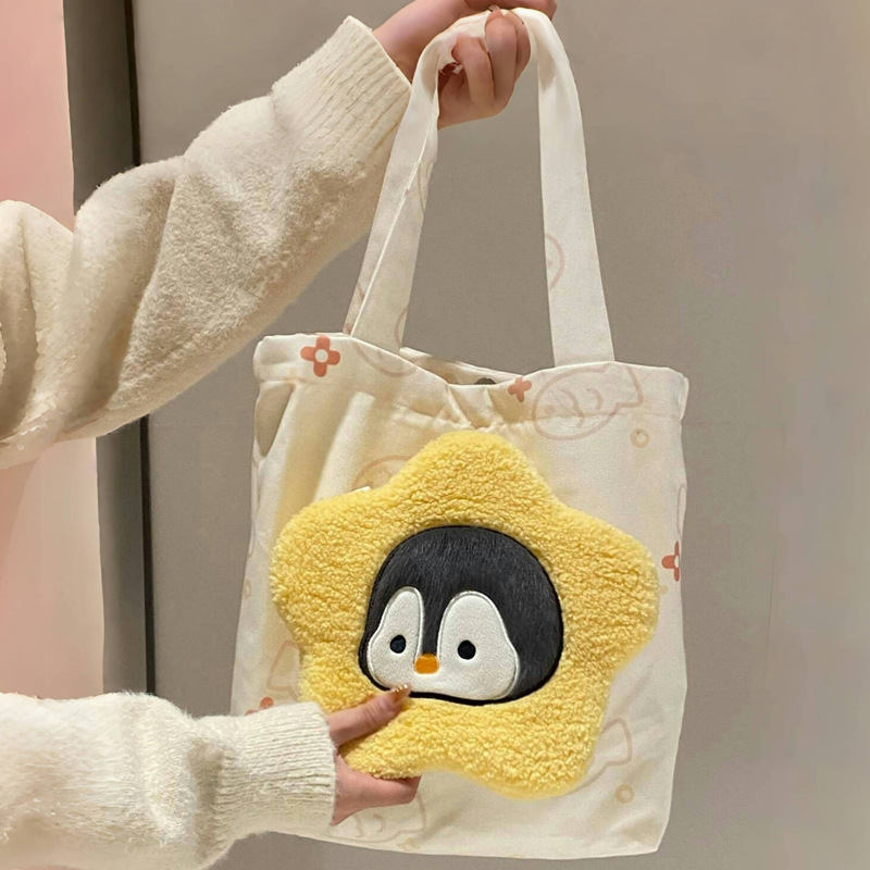 The new printed canvas bag combination is cute and versatile. It features a small penguin plush crossbody bag and a large-capacity tote bag for classes Specification drawing