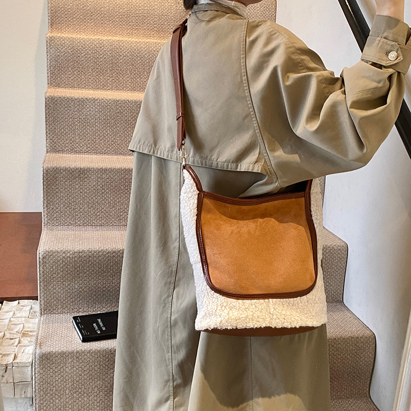Color-blocking casual bucket bag for women, Korean style Instagram trendy and fashionable underarm bag, 2024 new high-end single-shoulder bag for women Application Scenario