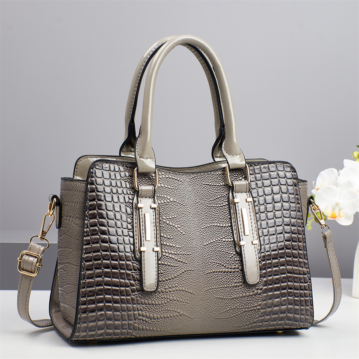 Crocodile pattern fashionable women's bag 2025 new high appearance level cross-border handbag, large capacity single-shoulder crossbody bag details Picture